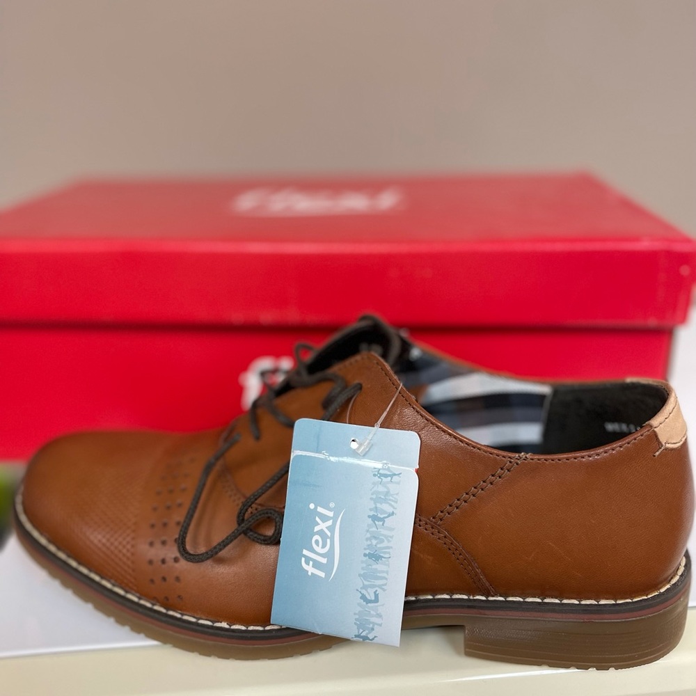 Shoe for men brand new size 7